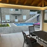 Βίλα Oasis Cypress Čilipi