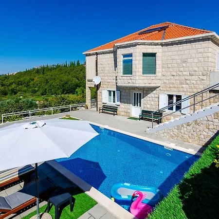 Oasis Cypress فيلة Čilipi