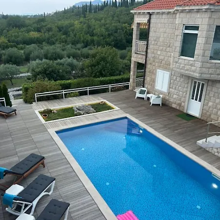 Villa Oasis Cypress
