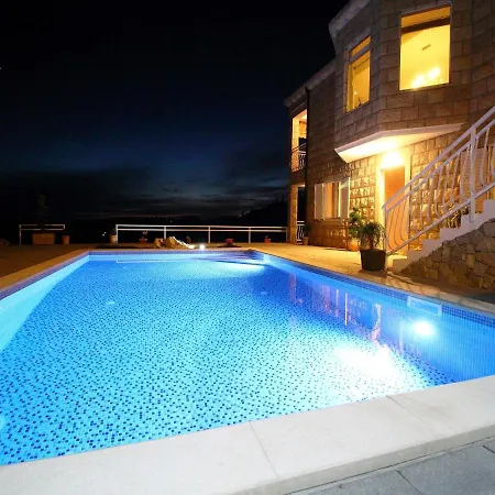 Oasis Cypress Villa *